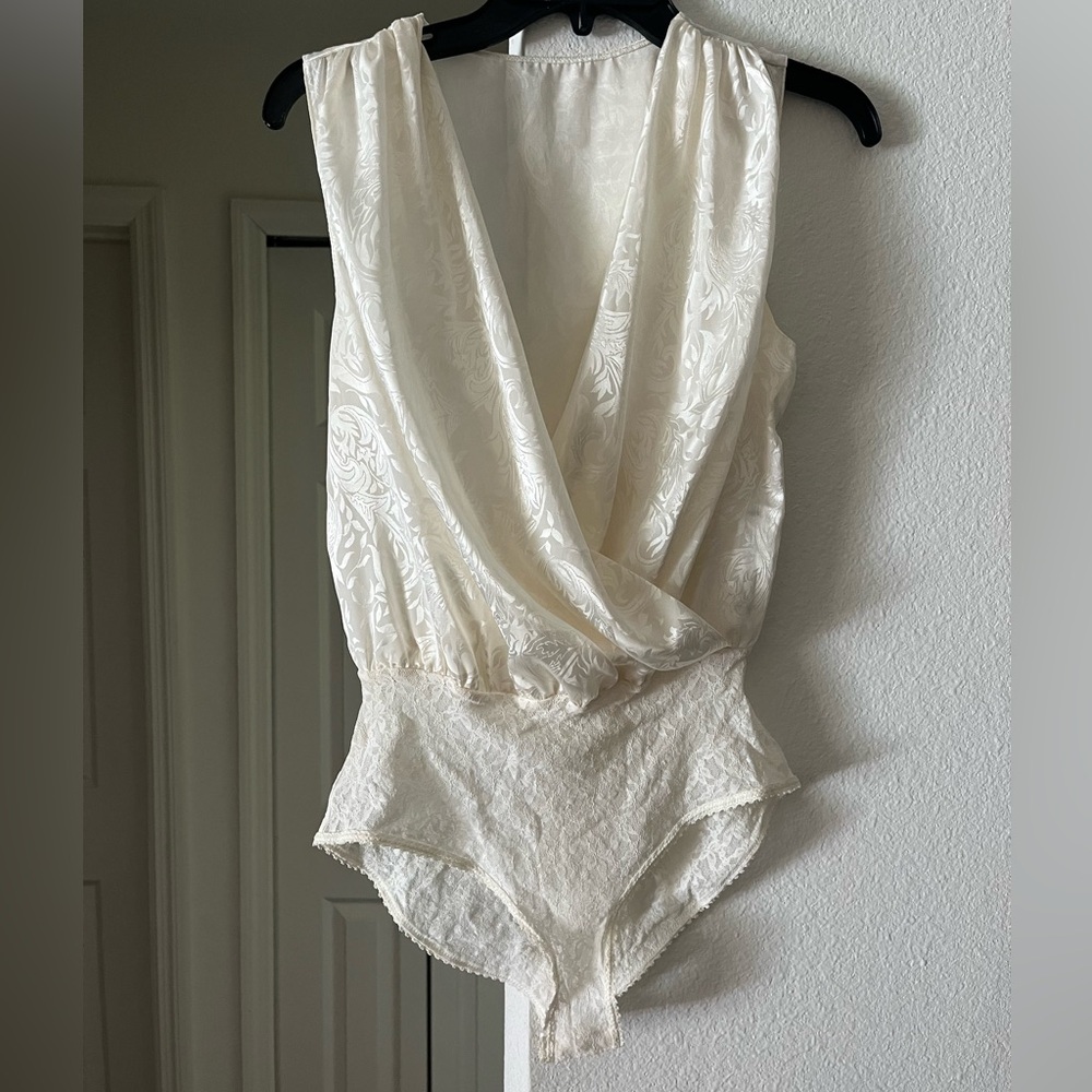Lucie Ann vintage satin floral bodysuit size s